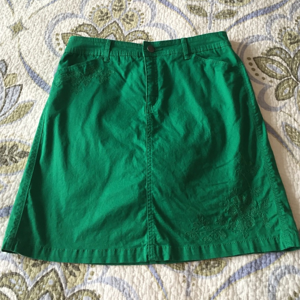 Green skort (size 4)